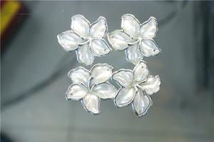 亞克力花卉工藝品配件 批發(fā)定制ABS與亞克力材質(zhì)的花耳環(huán)與相框應(yīng)用